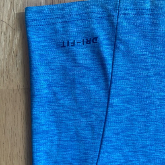 Nike Dri Fit Gym Shirt - Medium - Picture 4 of 6